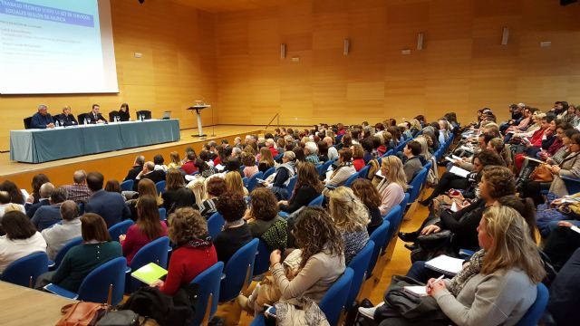 Familia contará con las aportaciones de trabajadores sociales, ayuntamientos y las ONG para redactar la futura Ley de Servicios Sociales - 1, Foto 1