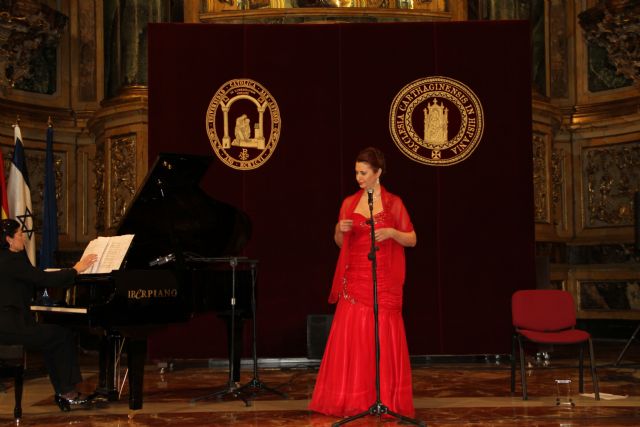 La soprano argentino-israelí Sivan Rotem ha interpretado esta tarde en la UCAM 'Viva el amor' - 1, Foto 1