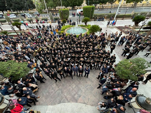 Las marchas pasionales de la Agrupación Musical Virgen de los Reyes de Sevilla llenan las calles de Murcia del sonido de la Semana Santa - 1, Foto 1