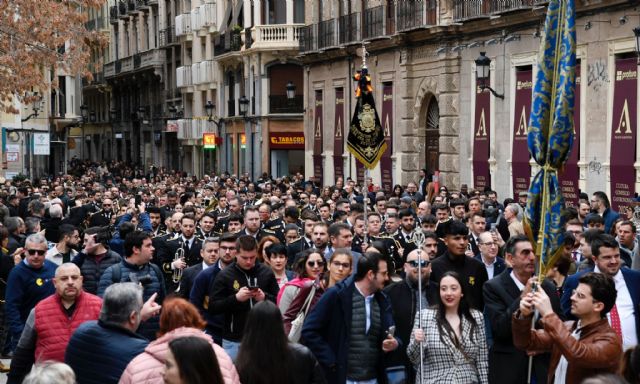 Las marchas pasionales de la Agrupación Musical Virgen de los Reyes de Sevilla llenan las calles de Murcia del sonido de la Semana Santa - 3, Foto 3