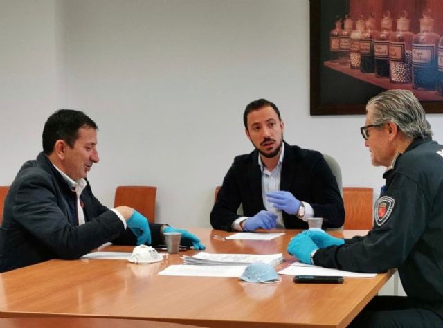 Destacan la ejemplar actuación de los comerciantes, así como la gran labor de la Policía Local en la concienciación social en relación al coronavirus - 1, Foto 1