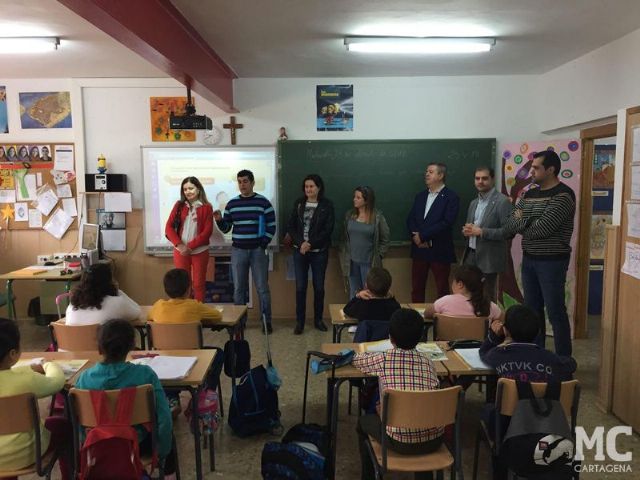 El compromiso de MC con la sostenibilidad lleva ochocientos ejemplares de ciprés cartagenero a los escolares de La Aljorra - 3, Foto 3