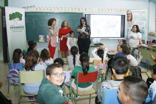 La escritora Aurora Rey Aragón mantiene un encuentro con los alumnos del 'CEIP Mireia Belmonte' de Puertollano - 2, Foto 2