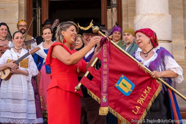 Cartagena honra con su Medalla de Oro al Grupo Folclórico de La Palma - 1, Foto 1