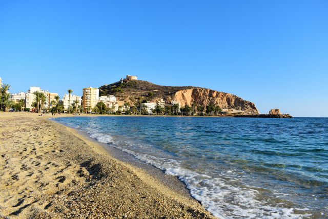 Las playas de La Colonia y Poniente permanecerán cerradas al baño - 1, Foto 1