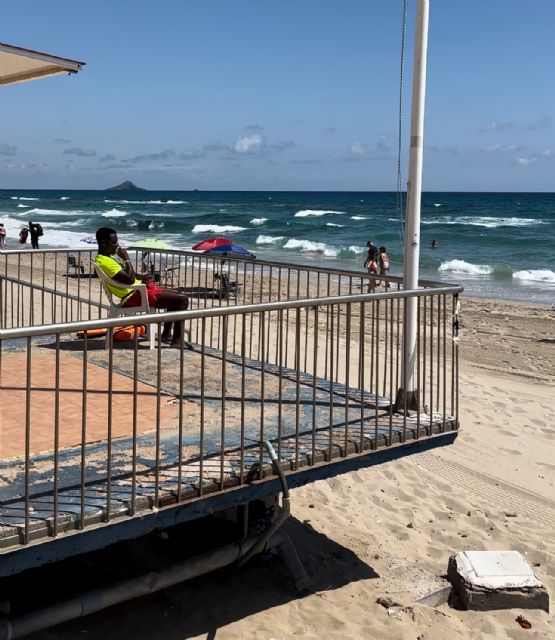 MC denuncia las deficiencias en los servicios de las playas de La Manga - 3, Foto 3