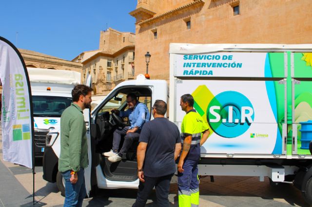 El Ayuntamiento incorpora tres nuevas furgonetas a la limpieza viaria, retirada de voluminosos y cartón de los comercios - 4, Foto 4