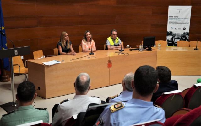 La consejera de Política Social resalta el trabajo ejemplar que realiza la policía local y los profesionales de la intervención social en situaciones de emergencia - 1, Foto 1