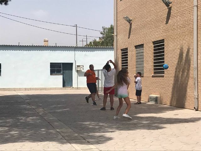 La asociación 'Puro Corazón' realiza talleres vacacionales de verano en el Centro Social de Los Pulpites - 3, Foto 3