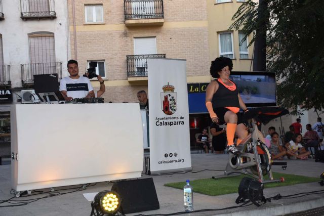 Una clase de spinning al aire libre llena el centro de Calasparra de música y deporte - 3, Foto 3