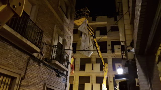 El Ayuntamiento de Murcia comienza la colocación de los toldos en las calles del centro tras desbloquear el contrato - 1, Foto 1