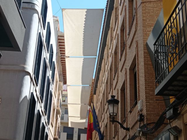 El Ayuntamiento de Murcia comienza la colocación de los toldos en las calles del centro tras desbloquear el contrato - 4, Foto 4