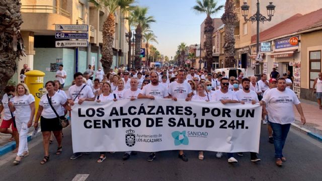 Vecinos de Los Alcázares manifiestan su malestar por la atención del Centro de Salud - 2, Foto 2