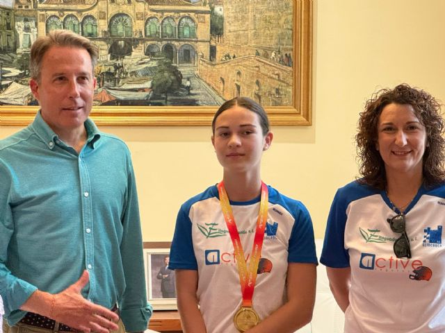 El alcalde de Lorca recibe a la joven campeona de España de lanzamiento de jabalina sub 16, la lorquina Jimena Hernández Corbalán - 3, Foto 3