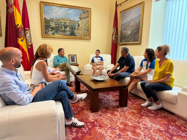 El alcalde de Lorca recibe a la joven campeona de España de lanzamiento de jabalina sub 16, la lorquina Jimena Hernández Corbalán - 5, Foto 5