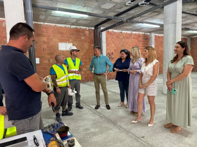 El alcalde de Lorca supervisa el avance de las obras de adecuación de las nuevas instalaciones de la Asociación Alzheimer - 2, Foto 2