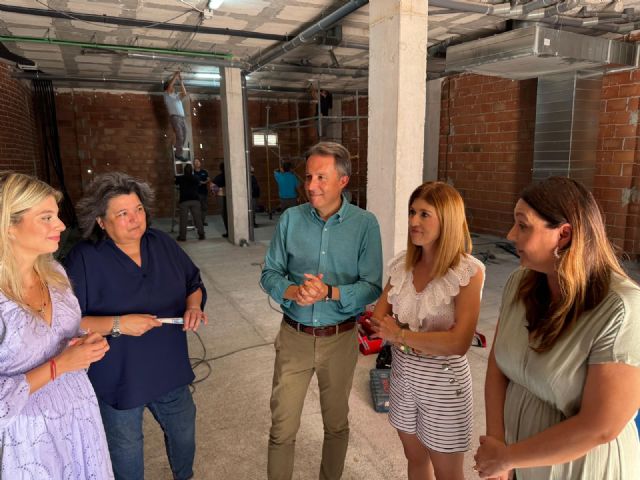 El alcalde de Lorca supervisa el avance de las obras de adecuación de las nuevas instalaciones de la Asociación Alzheimer - 4, Foto 4