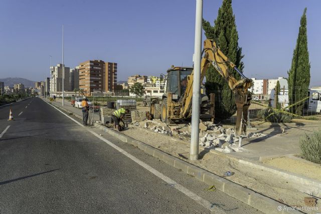 En marcha las obras del carril bici que unirá la plaza de Severo Ochoa con la Vía Verde de Barrio Peral en Cartagena - 1, Foto 1