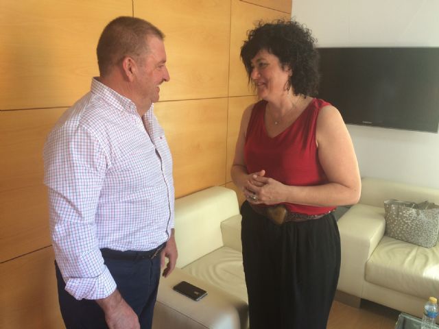 El alcalde recibe a la concejala del Ayuntamiento de Reus (Tarragona), Ana Isabel Martínez Serrano, cuyo padre es natural de Totana, Foto 4