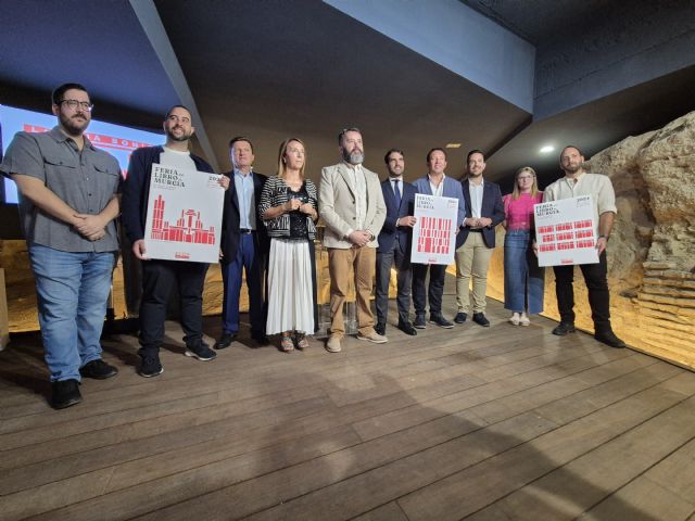 Más de 80 casetas y autores de primer nivel en la Feria del Libro de Murcia 2024 - 2, Foto 2