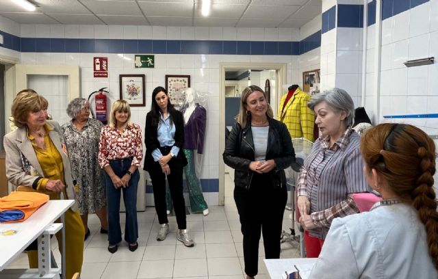 La consejera de Política Social visita en Madrid el centro de formación de Apramp que busca facilitar el acceso laboral a mujeres en contextos de prostitución - 1, Foto 1