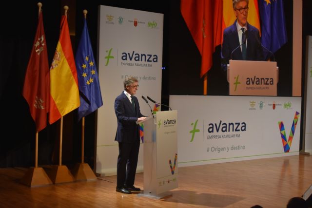 Las empresas familiares murcianas afrontan la sucesión con talento, gestión profesional y visión a largo plazo Las empresas familiares murcianas afrontan la sucesión con talento, gestión profesional y visión a largo plazo