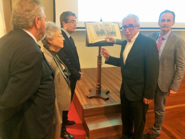 Javier Celdrán destaca la necesidad de democratizar la cultura en la inauguración de la muestra El arte como símbolo de poder - 1, Foto 1