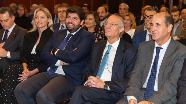 López Miras reclama estabilidad, certidumbre y un impulso reformista en España para afrontar un posible freno en el crecimiento económico - 2, Foto 2