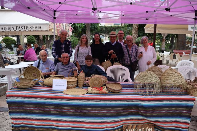 La Plaza de España acogió una nueva edición del Mercadillo Tradicional - 1, Foto 1