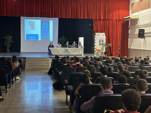 450 alumnos molinenses asisten a una mesa redonda sobre prevención de la adicción a los juegos de azar entre jóvenes - 2, Foto 2