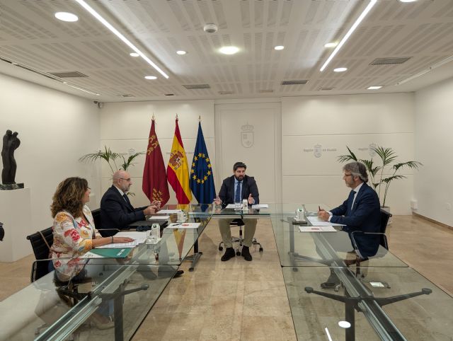 CSIF se reúne con López Miras para impulsar mejoras en retribuciones y condiciones laborales para los empleados públicos de la comunidad - 1, Foto 1