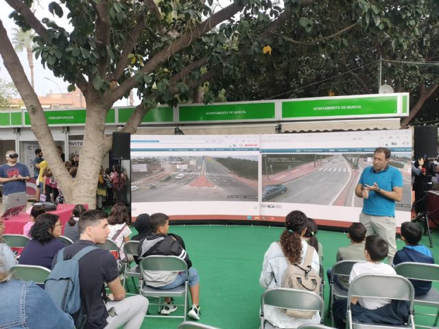 El Ayuntamiento divulga el modelo de Ciudad Inteligente en la XXI Semana de la Ciencia y la Tecnología de la Región - 2, Foto 2