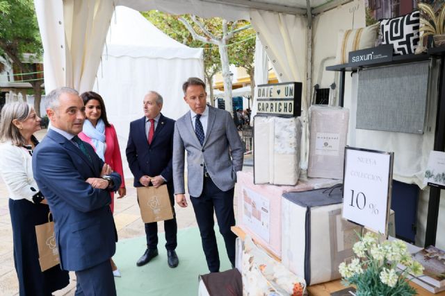 La Plaza de Calderón acogerá hasta el domingo la Feria del Comercio Local en la que participarán una veintena de establecimientos - 3, Foto 3