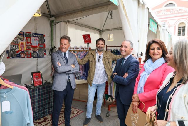 La Plaza de Calderón acogerá hasta el domingo la Feria del Comercio Local en la que participarán una veintena de establecimientos - 4, Foto 4