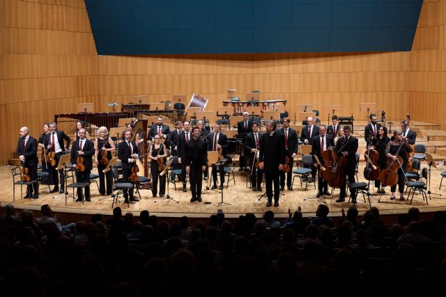 La Sinfónica de la Región de Murcia conquista al público con un extraordinario concierto junto a Pablo Barragán y Michal Nesterowicz La Sinfónica de la Región de Murcia conquista al público con un extraordinario concierto junto a Pablo Barragán y Michal Nesterowicz