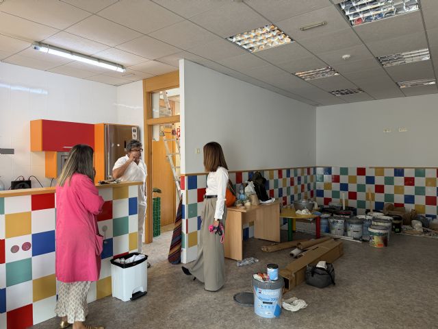 El Ayuntamiento de Lorca realiza trabajos de revestimiento y pintura en las instalaciones de la Escuela Municipal de Educación Infantil de La Hoya El Ayuntamiento de Lorca realiza trabajos de revestimiento y pintura en las instalaciones de la Escuela Municipal de Educación Infantil de La Hoya
