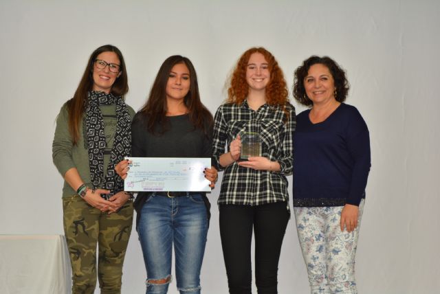 Los alumnos del IES Europa logran el primer premio del certamen Corto con la Violencia - 1, Foto 1