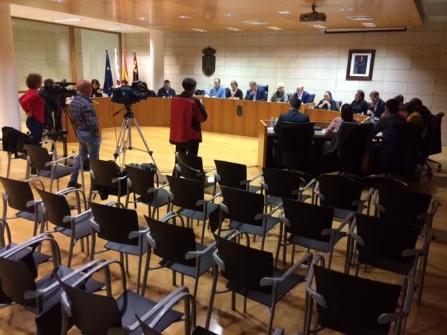 El Pleno acuerda exigir al Ministerio de Industria y a la Consejería de Desarrollo Económico que los proyectos de Líneas de Alta Tensión sean soterrados a su paso por el municipio de Totana