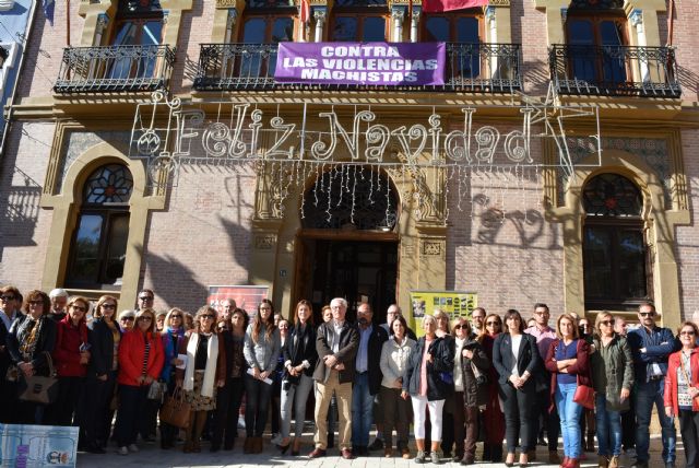 Un centenar de aguileños acuden a la concentración del Día Internacional para la eliminación de la violencia contra las mujeres - 1, Foto 1