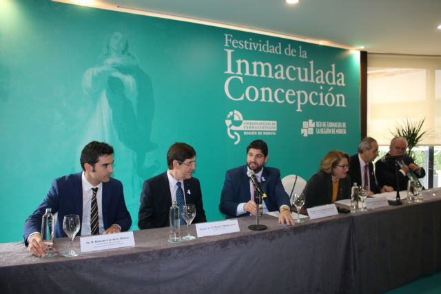 El presidente de la Comunidad clausura el acto organizado por el Colegio Oficial de Farmacéuticos de la Región con motivo de la conmemoración de la festividad de su patrona - 1, Foto 1