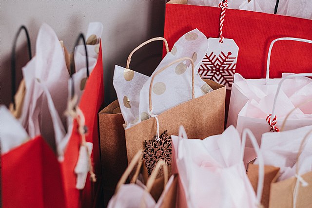 Guía de consumo sostenible para el Black Friday y Navidades por Laura Opazo - 1, Foto 1