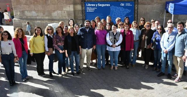 López Miras pide combatir juntos la violencia de género, sin divisiones ni muros ideológicos como los que quiere levantar Pedro Sánchez - 1, Foto 1