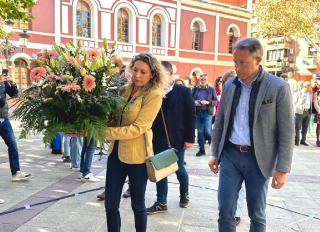 Los lorquinos muestran su repulsa ante la violencia de género y se suman al acto conmemorativo del 25N en recuerdo de las víctimas - 1, Foto 1