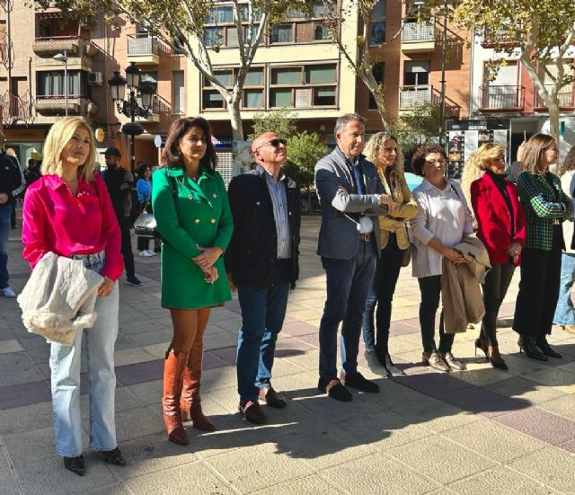 Los lorquinos muestran su repulsa ante la violencia de género y se suman al acto conmemorativo del 25N en recuerdo de las víctimas - 4, Foto 4