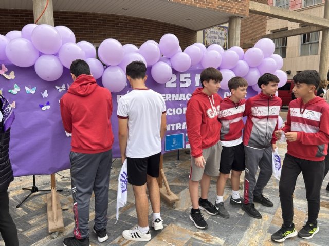 Totana celebra el acto institucional de concienciación con motivo del Día Internacional de la Eliminación de la Violencia contra la Mujer, Foto 2