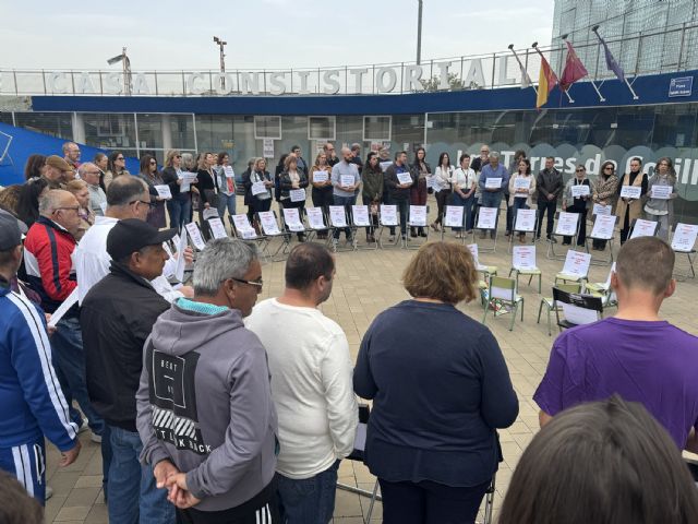 Un emotivo acto recuerda a las víctimas de violencia de género con motivo del 25 de noviembre - 2, Foto 2