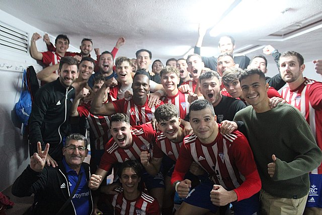 El Olímpico arrasa en casa y se consolida en el tercer puesto con una contundente victoria 4-1 ante el E.F. El Raal - 2, Foto 2