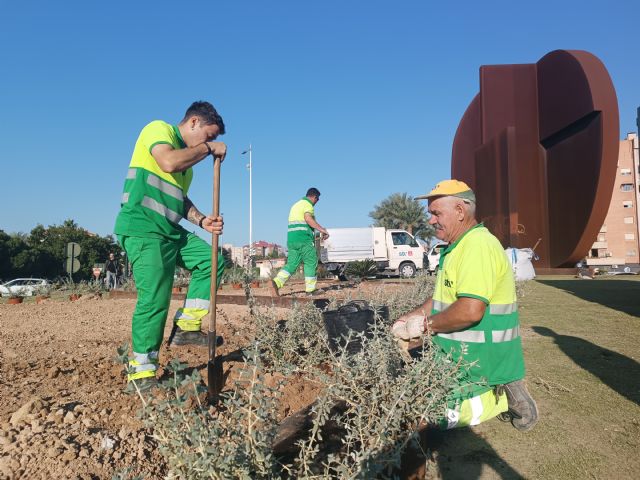 La rotonda de Media Markt se incorpora a los 50 jardines controlados por el sistema de riego inteligente para optimizar el agua en Murcia - 1, Foto 1