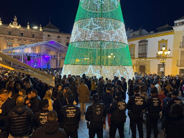 Miles de personas disfrutan esta Nochebuena del 'tardeo' en Lorca llenando las calles del casco histórico - 5, Foto 5