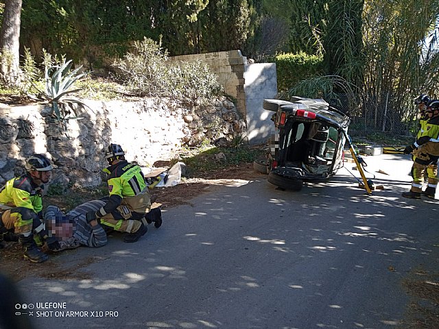 Bomberos rescatan a una persona herida en accidente de tráfico ocurrido en Caravaca de la Cruz - 1, Foto 1